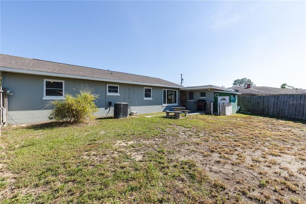 На продажу: $247,000 (3 спален, 3 ванн, 1144 Квадратных фут)