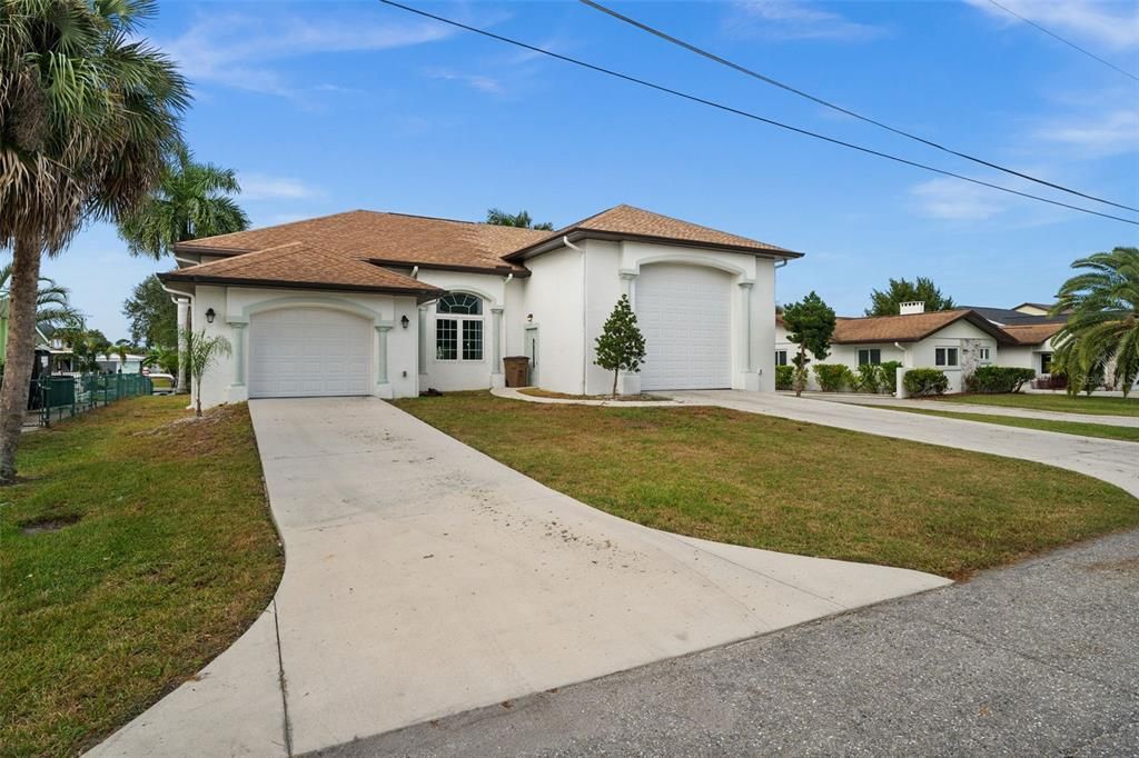 For Sale: $1,499,000 (3 beds, 2 baths, 2268 Square Feet)