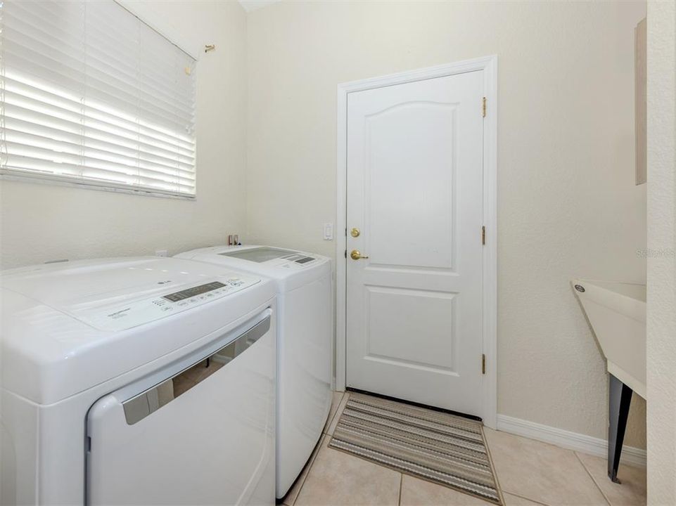 For Sale: $489,000 (3 beds, 2 baths, 2351 Square Feet)