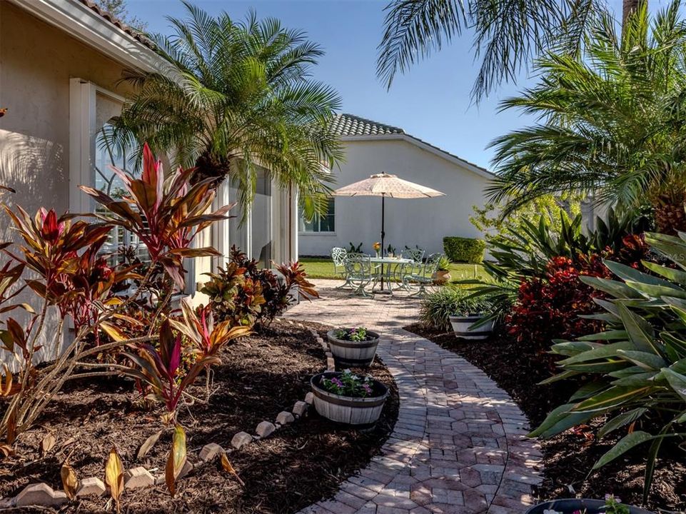 For Sale: $489,000 (3 beds, 2 baths, 2351 Square Feet)