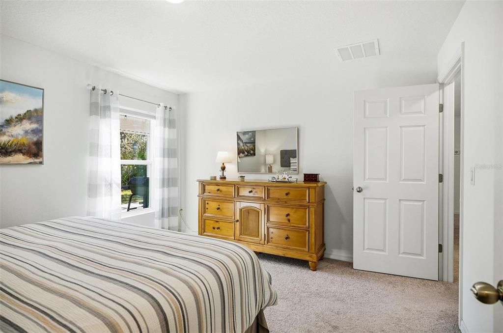 Active With Contract: $269,900 (3 beds, 2 baths, 1552 Square Feet)