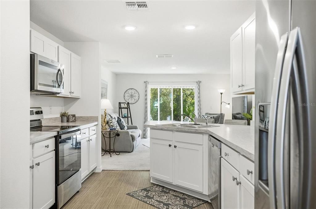 Active With Contract: $269,900 (3 beds, 2 baths, 1552 Square Feet)
