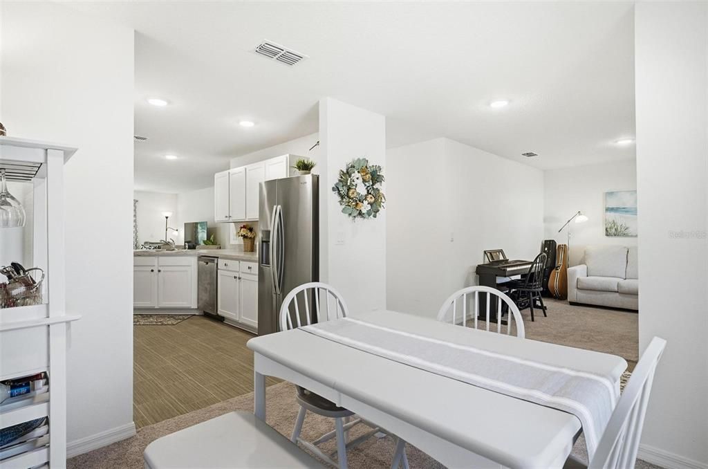 Active With Contract: $269,900 (3 beds, 2 baths, 1552 Square Feet)