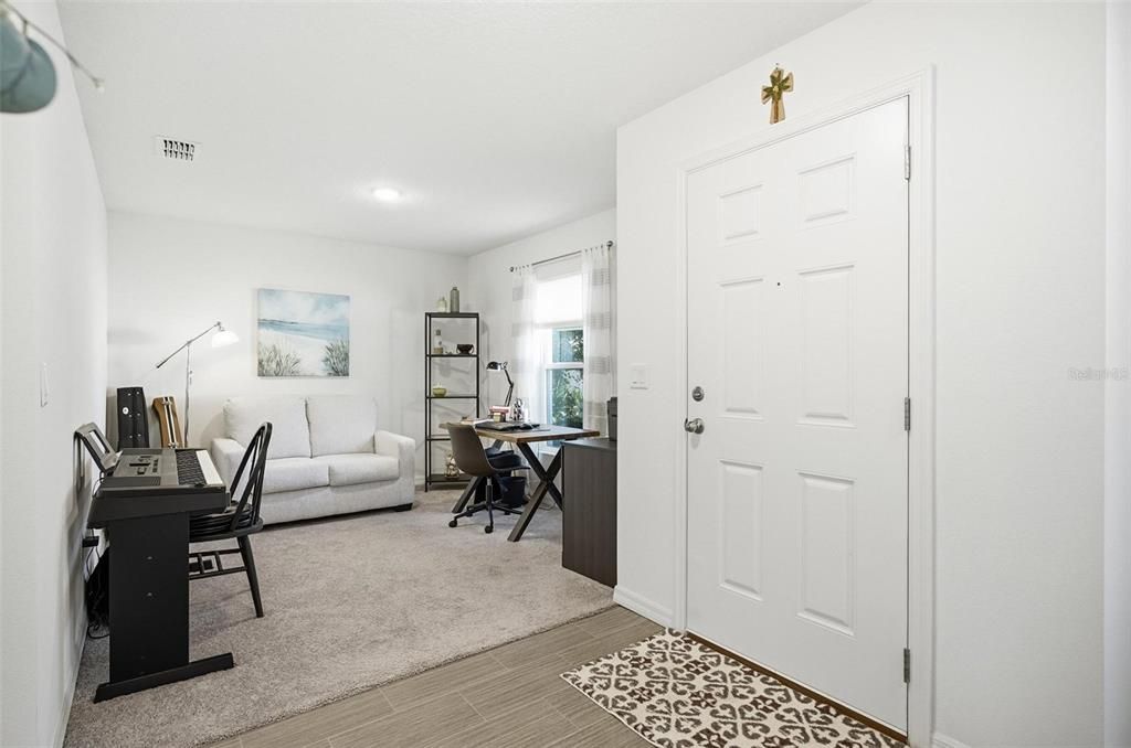 Active With Contract: $269,900 (3 beds, 2 baths, 1552 Square Feet)