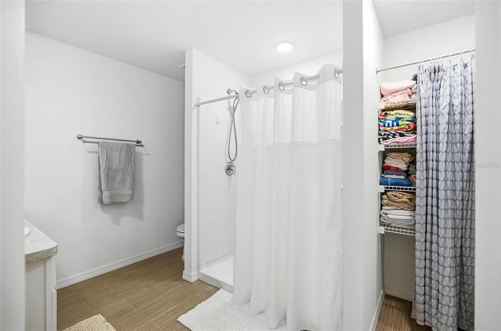 Active With Contract: $269,900 (3 beds, 2 baths, 1552 Square Feet)