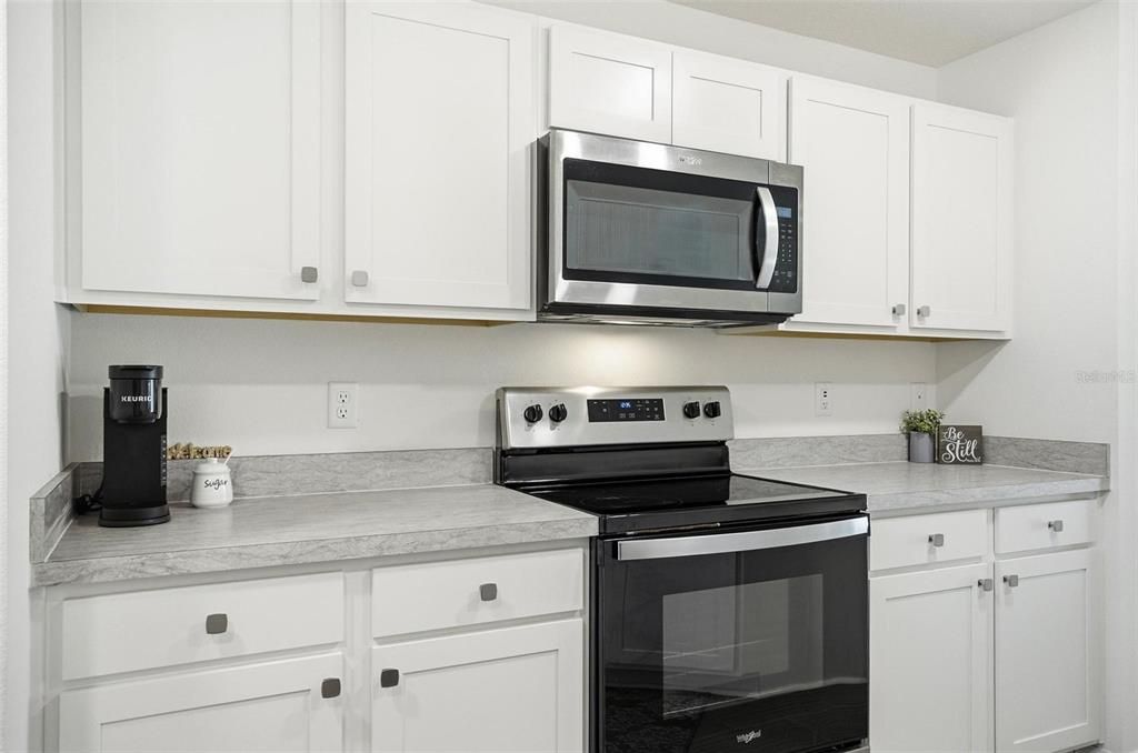 Active With Contract: $269,900 (3 beds, 2 baths, 1552 Square Feet)