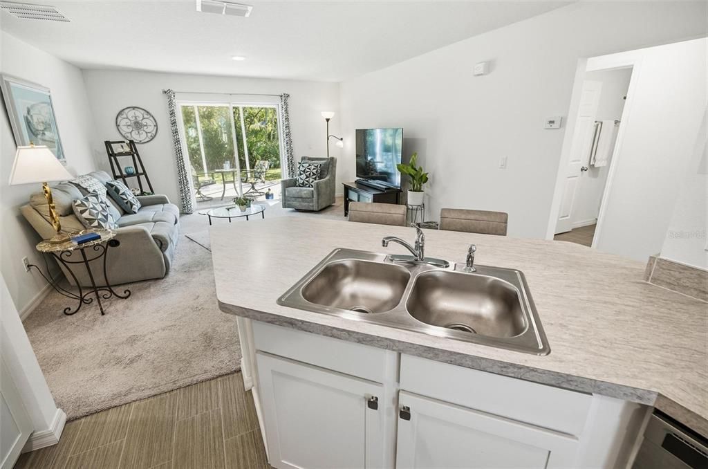 Active With Contract: $269,900 (3 beds, 2 baths, 1552 Square Feet)