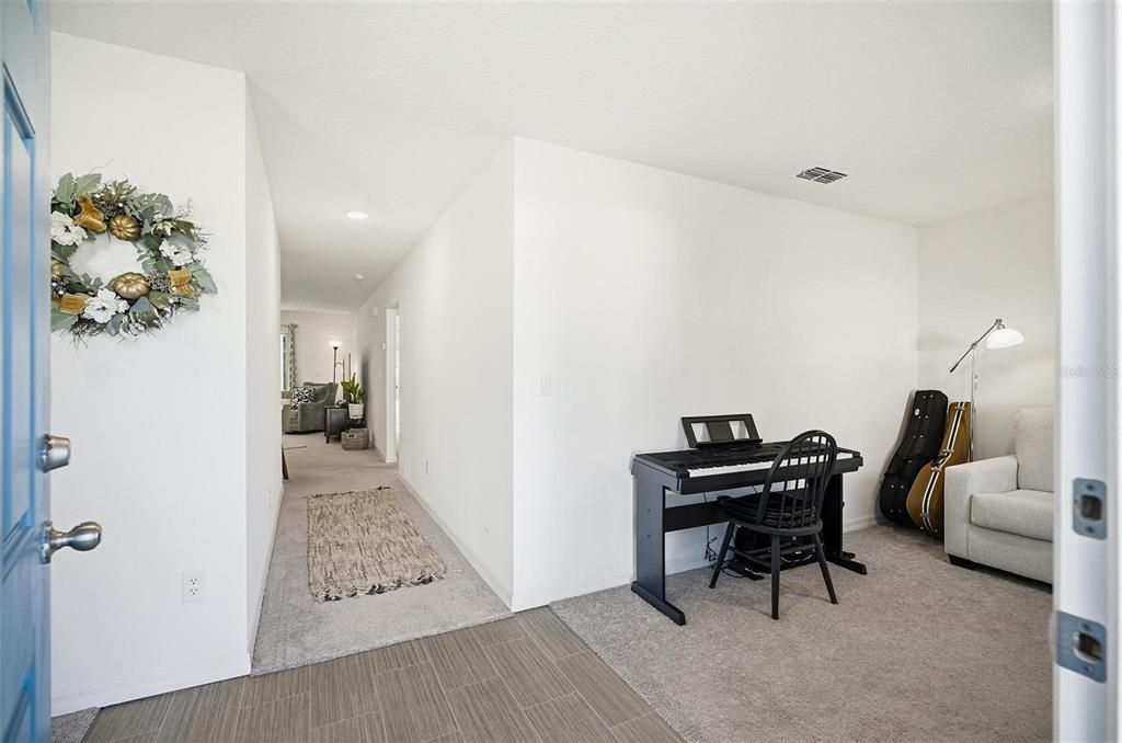 Active With Contract: $269,900 (3 beds, 2 baths, 1552 Square Feet)