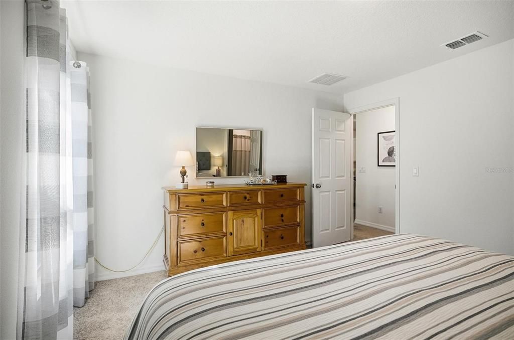 Active With Contract: $269,900 (3 beds, 2 baths, 1552 Square Feet)