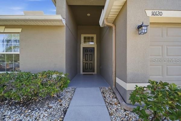 For Sale: $349,900 (4 beds, 3 baths, 1908 Square Feet)