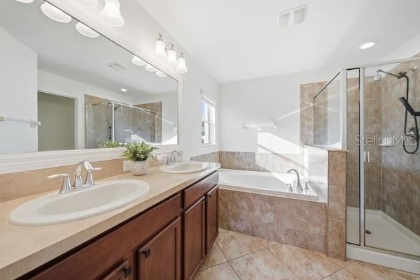 For Sale: $349,900 (4 beds, 3 baths, 1908 Square Feet)