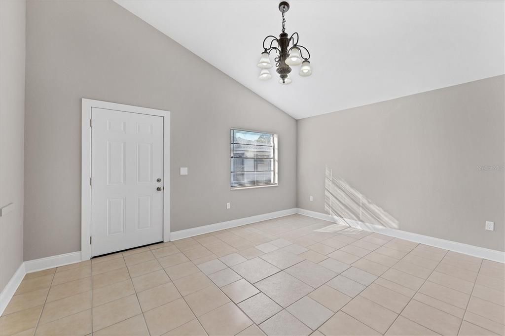 For Rent: $1,850 (2 beds, 1 baths, 1000 Square Feet)