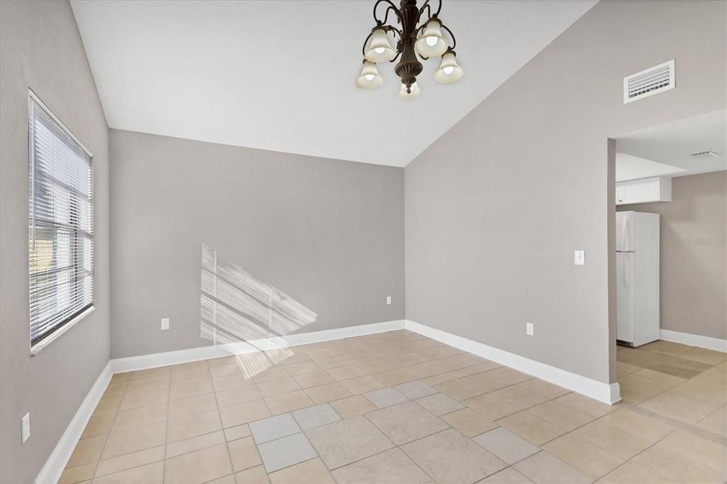 For Rent: $1,850 (2 beds, 1 baths, 1000 Square Feet)