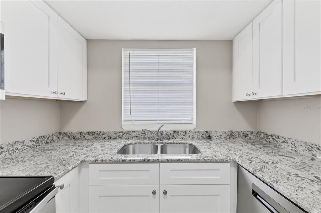 For Rent: $1,850 (2 beds, 1 baths, 1000 Square Feet)