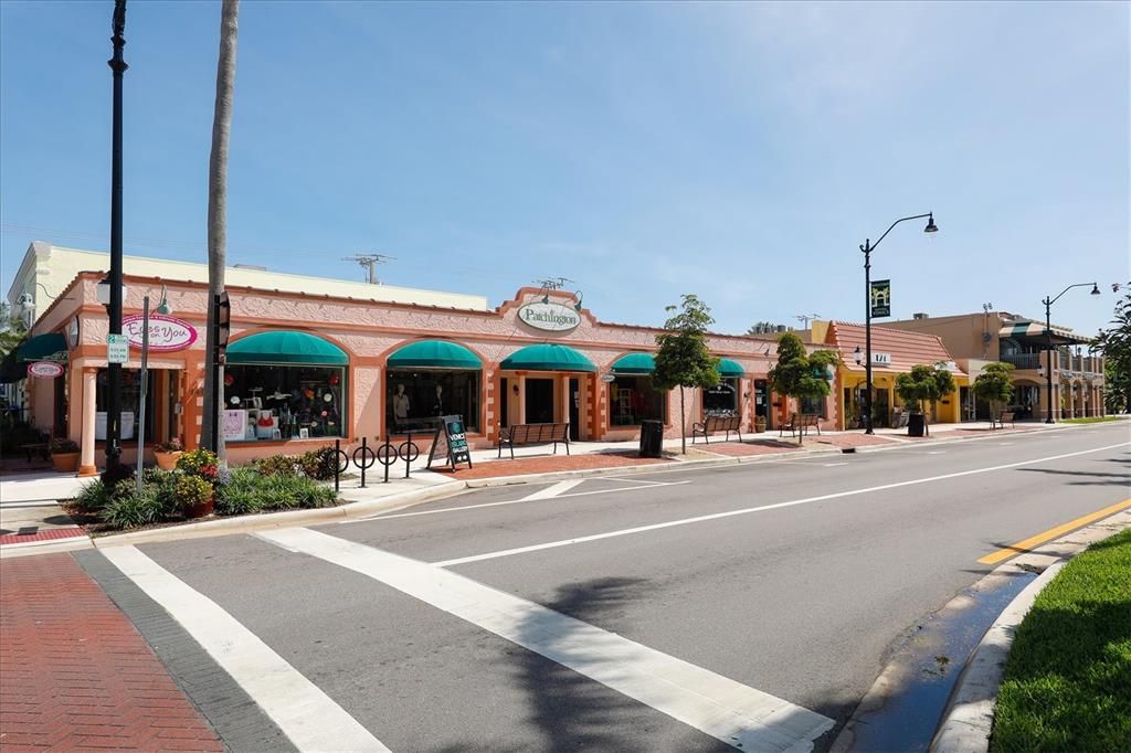 For Rent: $1,850 (2 beds, 1 baths, 1000 Square Feet)