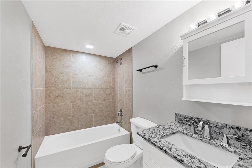 For Rent: $1,850 (2 beds, 1 baths, 1000 Square Feet)