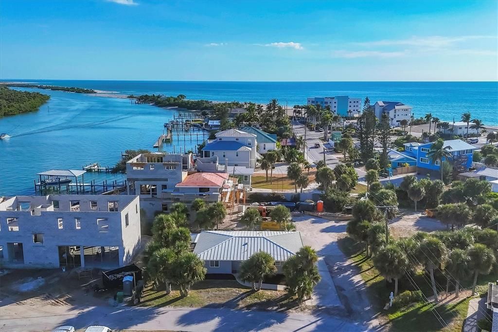 For Sale: $649,000 (2 beds, 2 baths, 1128 Square Feet)