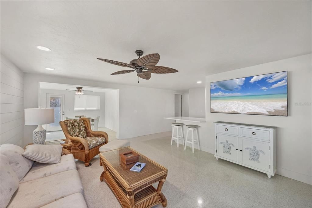 For Sale: $649,000 (2 beds, 2 baths, 1128 Square Feet)