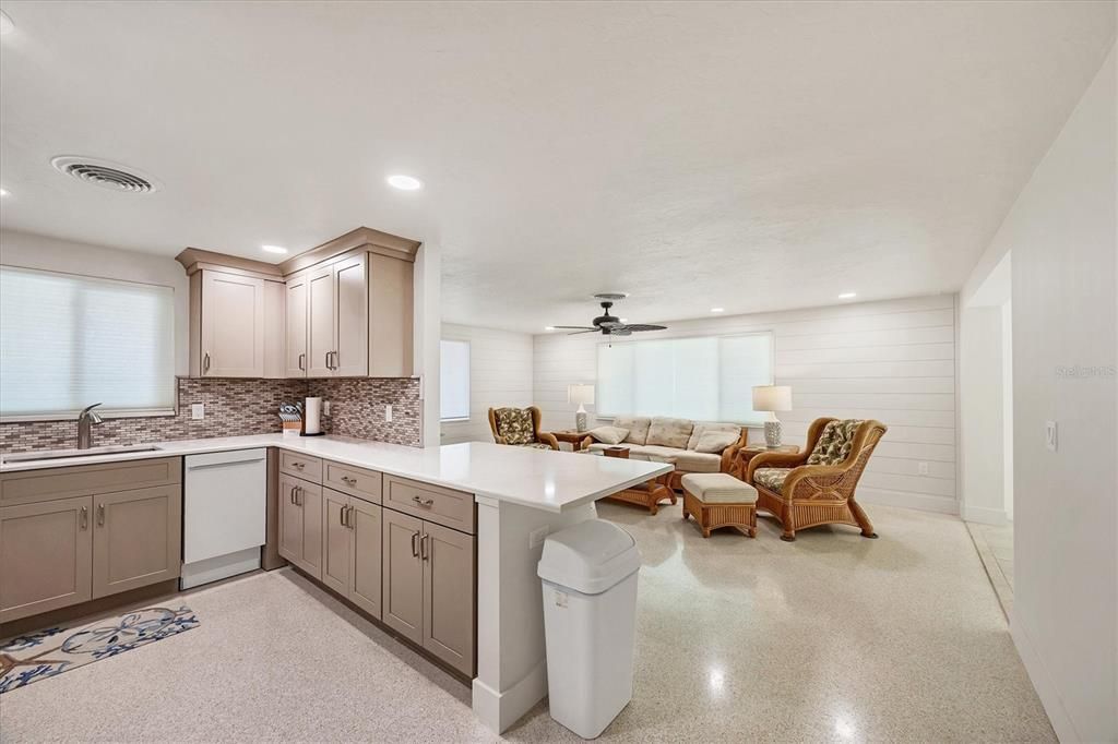 For Sale: $649,000 (2 beds, 2 baths, 1128 Square Feet)