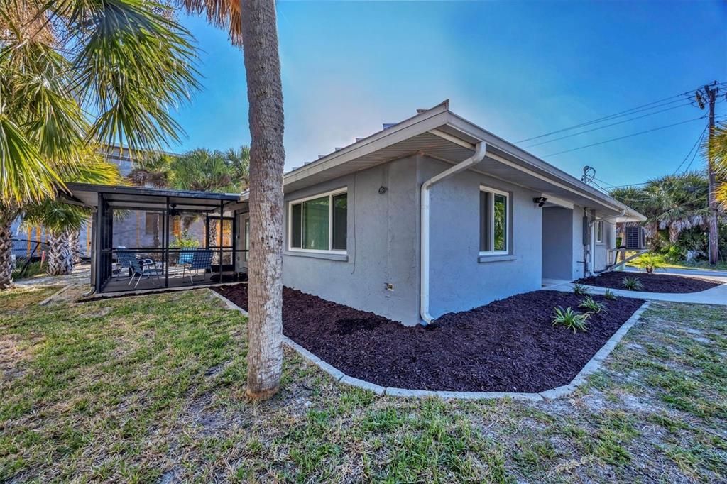 For Sale: $649,000 (2 beds, 2 baths, 1128 Square Feet)