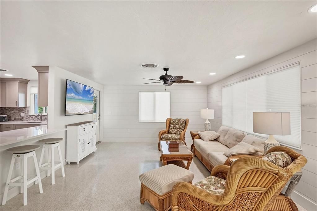 For Sale: $649,000 (2 beds, 2 baths, 1128 Square Feet)