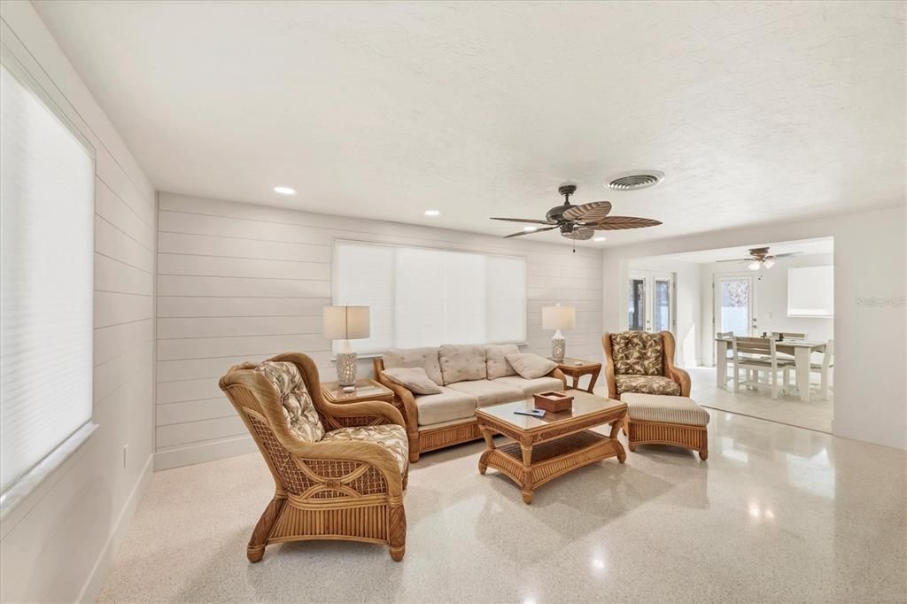 For Sale: $649,000 (2 beds, 2 baths, 1128 Square Feet)