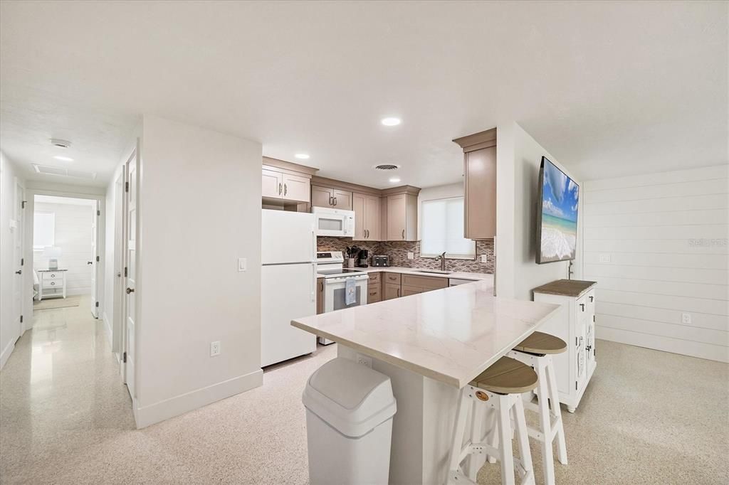 For Sale: $649,000 (2 beds, 2 baths, 1128 Square Feet)