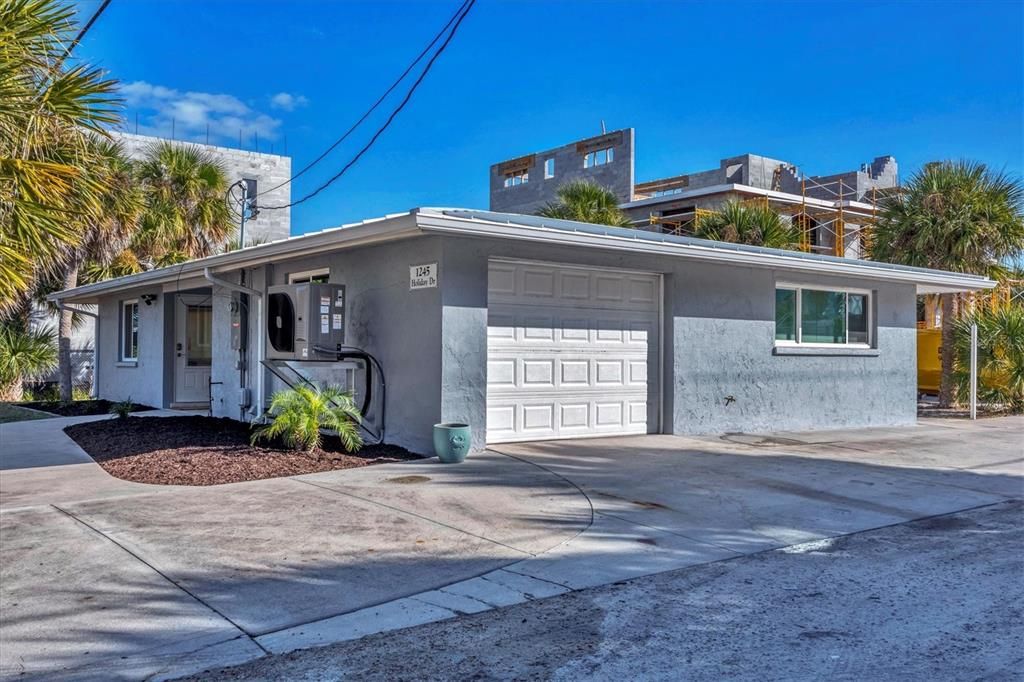 For Sale: $649,000 (2 beds, 2 baths, 1128 Square Feet)