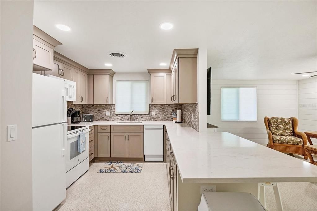 For Sale: $649,000 (2 beds, 2 baths, 1128 Square Feet)