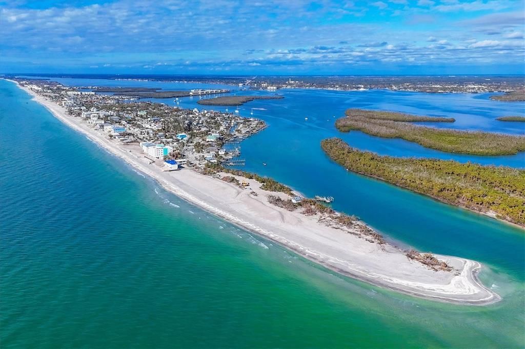 For Sale: $649,000 (2 beds, 2 baths, 1128 Square Feet)