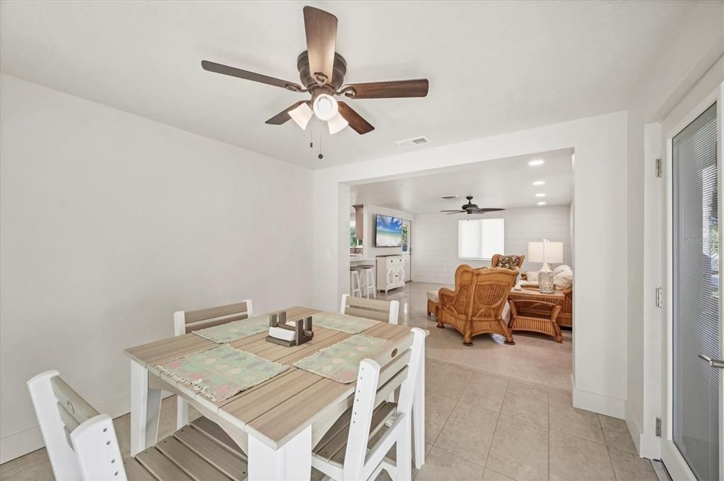 For Sale: $649,000 (2 beds, 2 baths, 1128 Square Feet)