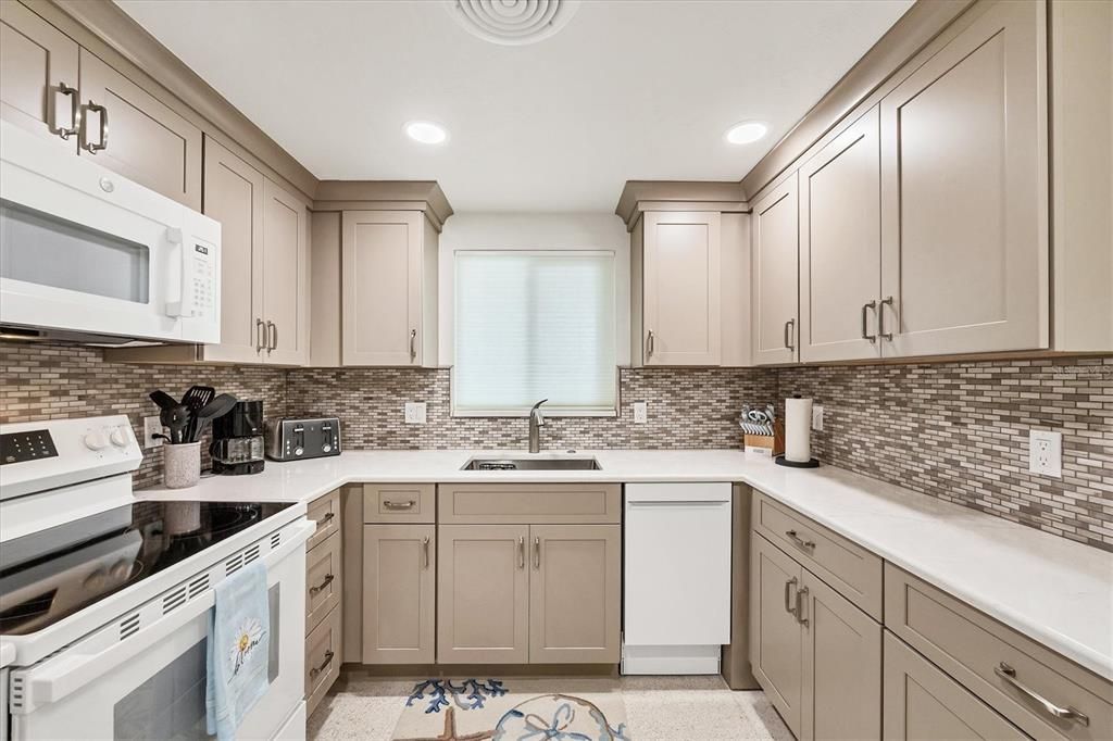 For Sale: $649,000 (2 beds, 2 baths, 1128 Square Feet)