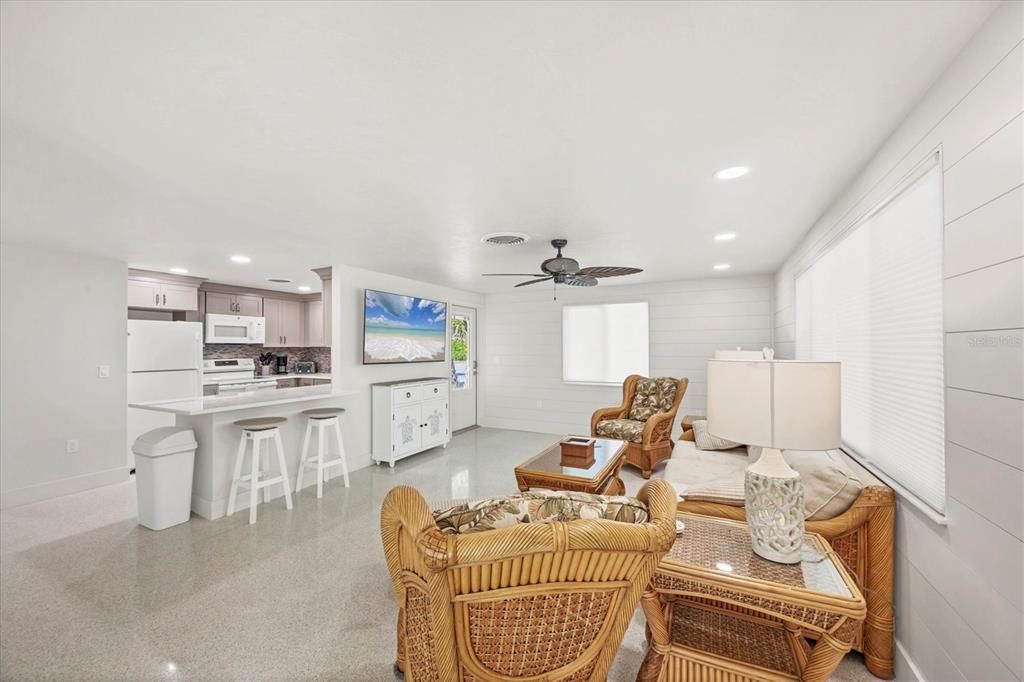 For Sale: $649,000 (2 beds, 2 baths, 1128 Square Feet)