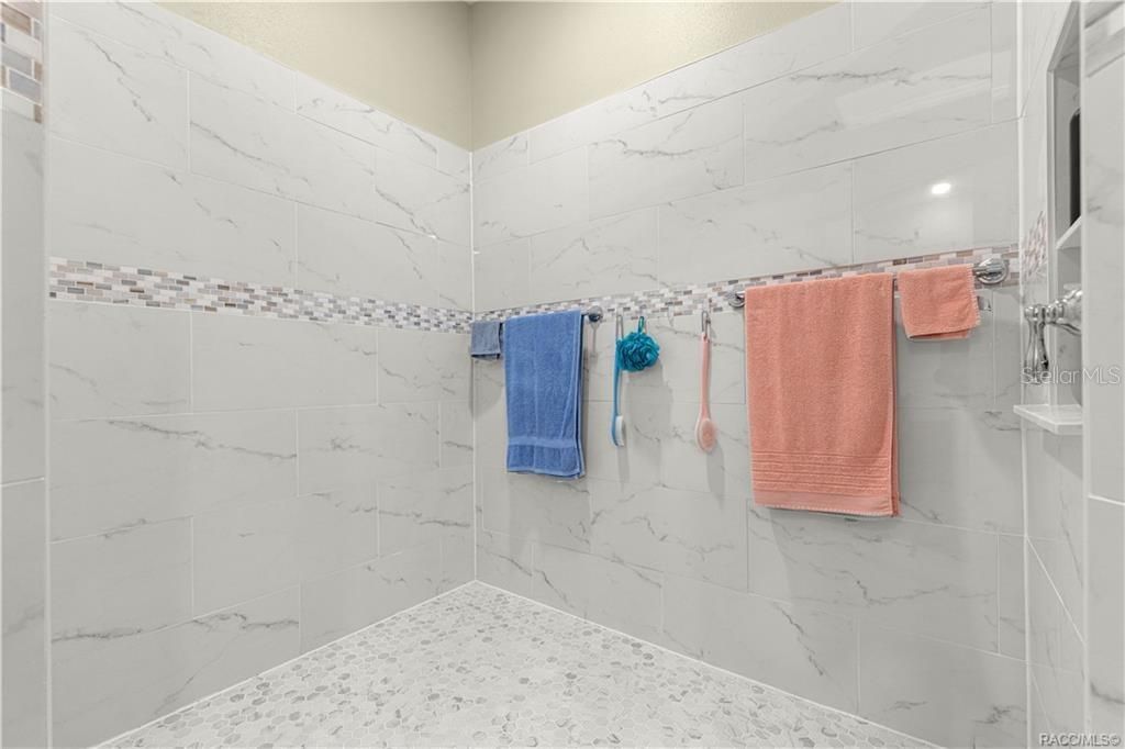 待售: $519,000 (4 贝兹, 3 浴室, 3234 平方英尺)