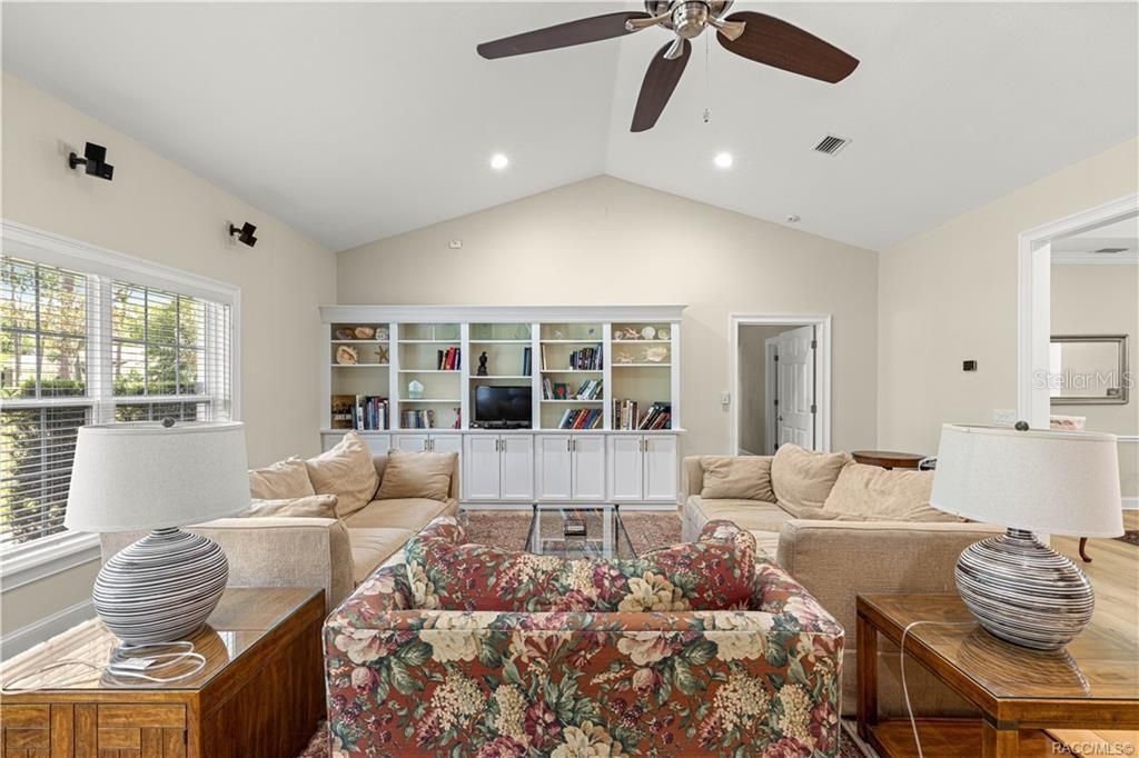 待售: $519,000 (4 贝兹, 3 浴室, 3234 平方英尺)