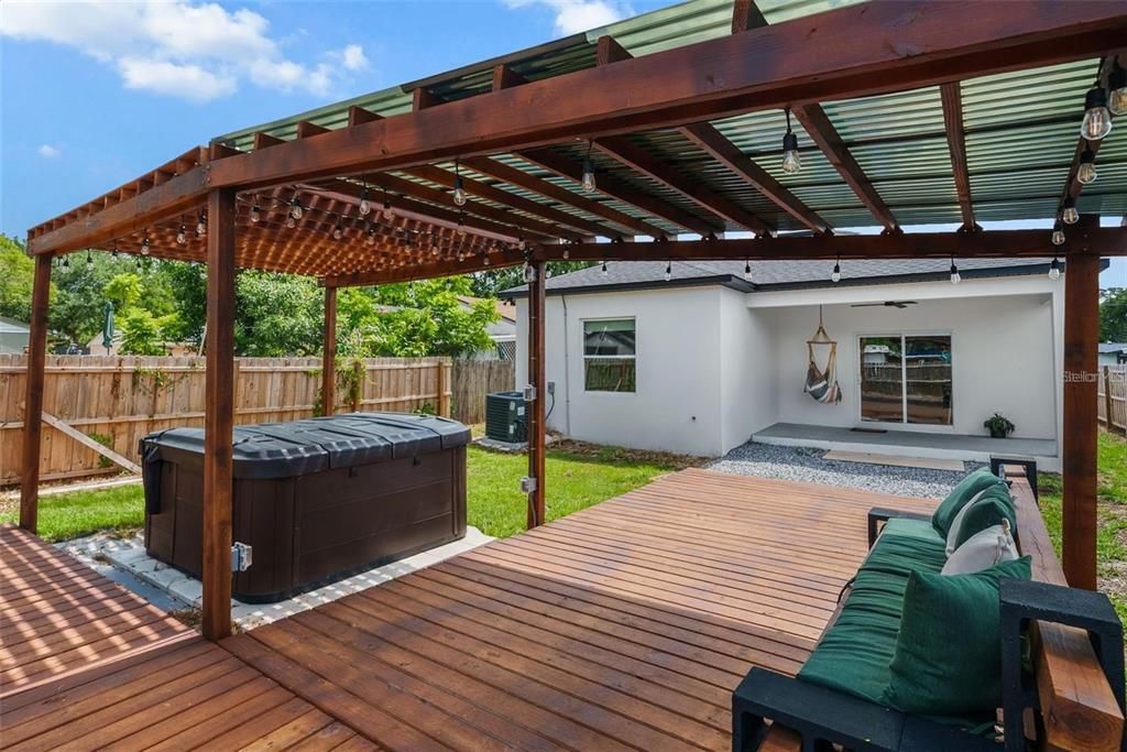 For Sale: $550,000 (3 beds, 2 baths, 1815 Square Feet)