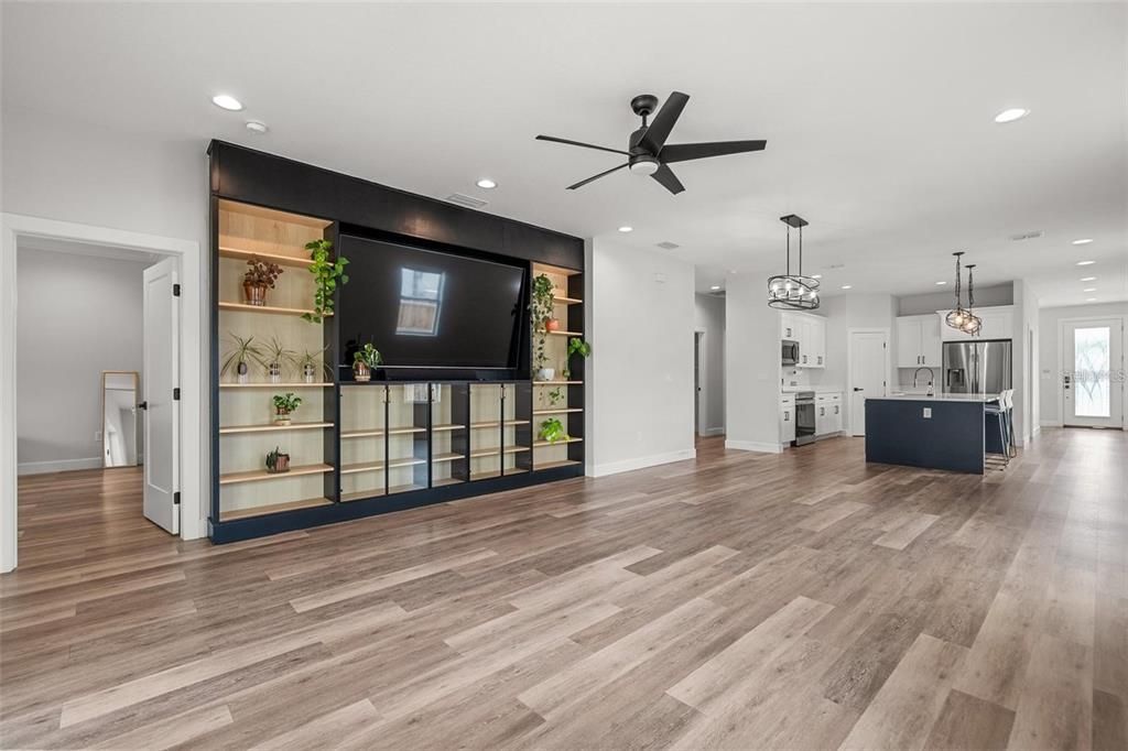 For Sale: $550,000 (3 beds, 2 baths, 1815 Square Feet)