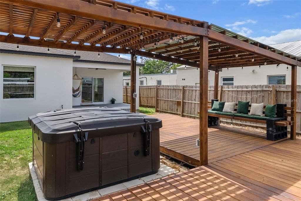 For Sale: $550,000 (3 beds, 2 baths, 1815 Square Feet)