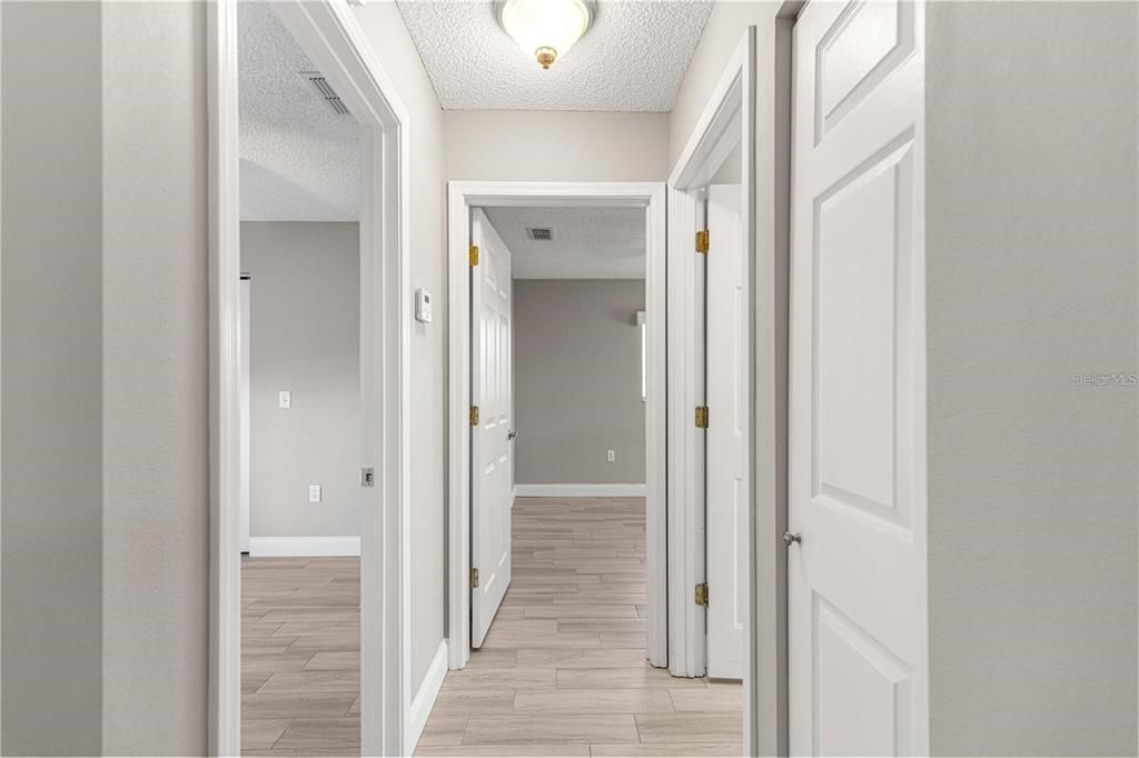 На продажу: $190,500 (2 спален, 1 ванн, 825 Квадратных фут)