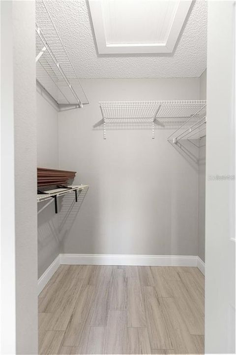 На продажу: $190,500 (2 спален, 1 ванн, 825 Квадратных фут)