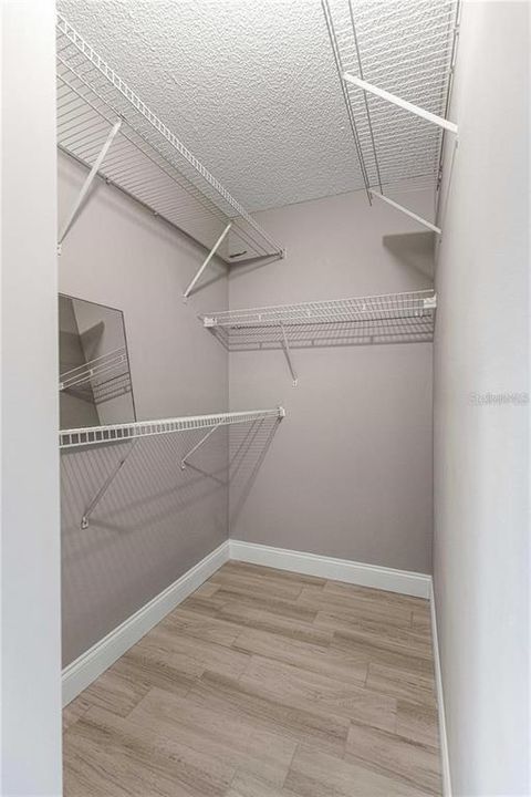 На продажу: $190,500 (2 спален, 1 ванн, 825 Квадратных фут)