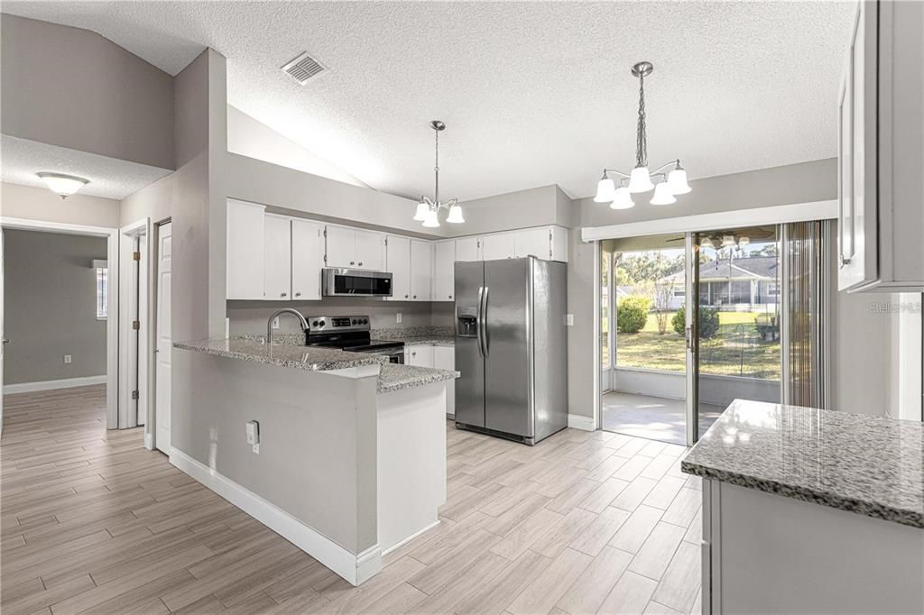 На продажу: $190,500 (2 спален, 1 ванн, 825 Квадратных фут)