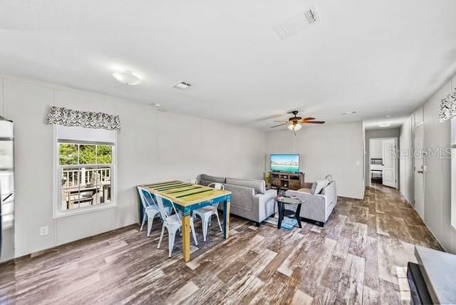 For Sale: $249,000 (2 beds, 2 baths, 990 Square Feet)