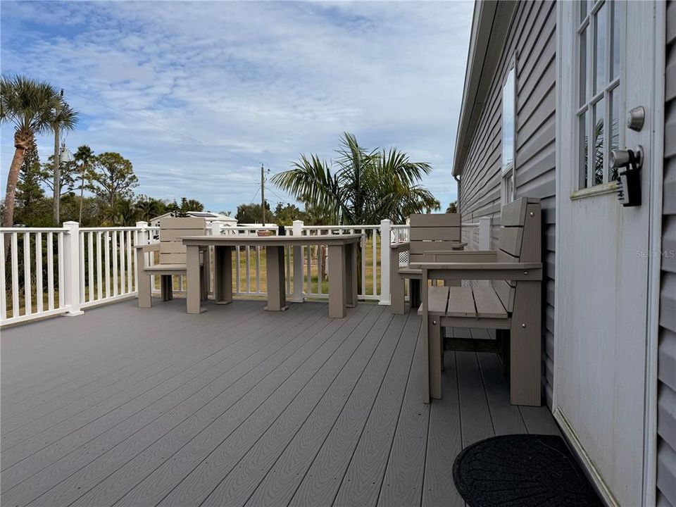 For Sale: $249,000 (2 beds, 2 baths, 990 Square Feet)