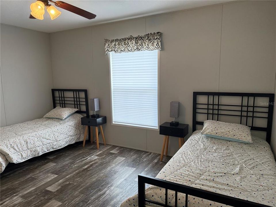 For Sale: $249,000 (2 beds, 2 baths, 990 Square Feet)