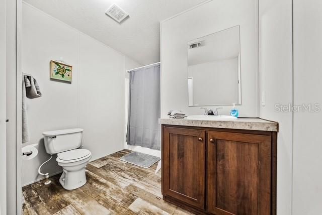 For Sale: $249,000 (2 beds, 2 baths, 990 Square Feet)