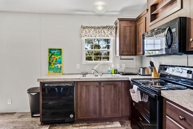 For Sale: $249,000 (2 beds, 2 baths, 990 Square Feet)