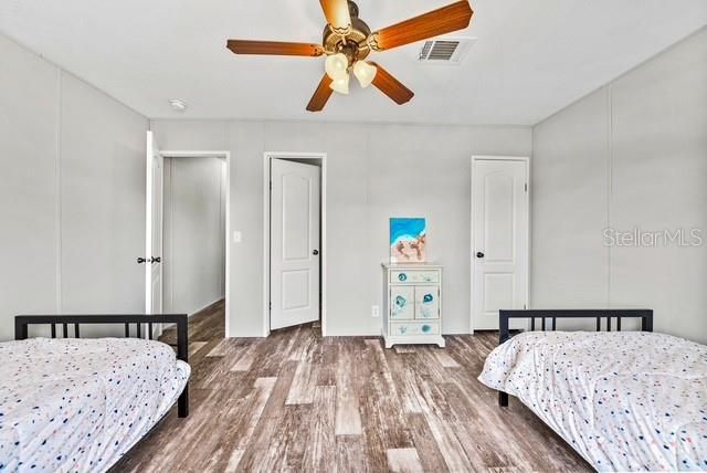 For Sale: $249,000 (2 beds, 2 baths, 990 Square Feet)