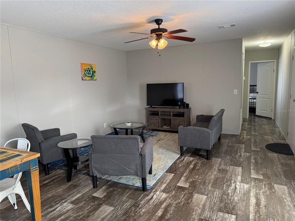 For Sale: $249,000 (2 beds, 2 baths, 990 Square Feet)