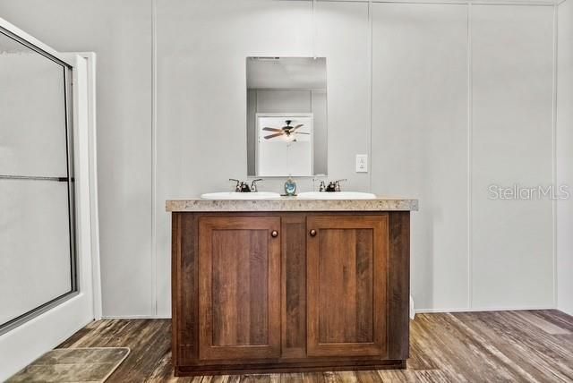 For Sale: $249,000 (2 beds, 2 baths, 990 Square Feet)